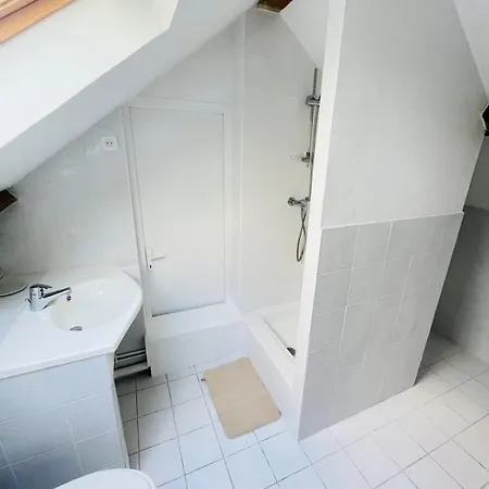 Casa de Férias La Maison Du Bonheur - 10 People - Close To Paris Noisy-le-Grand